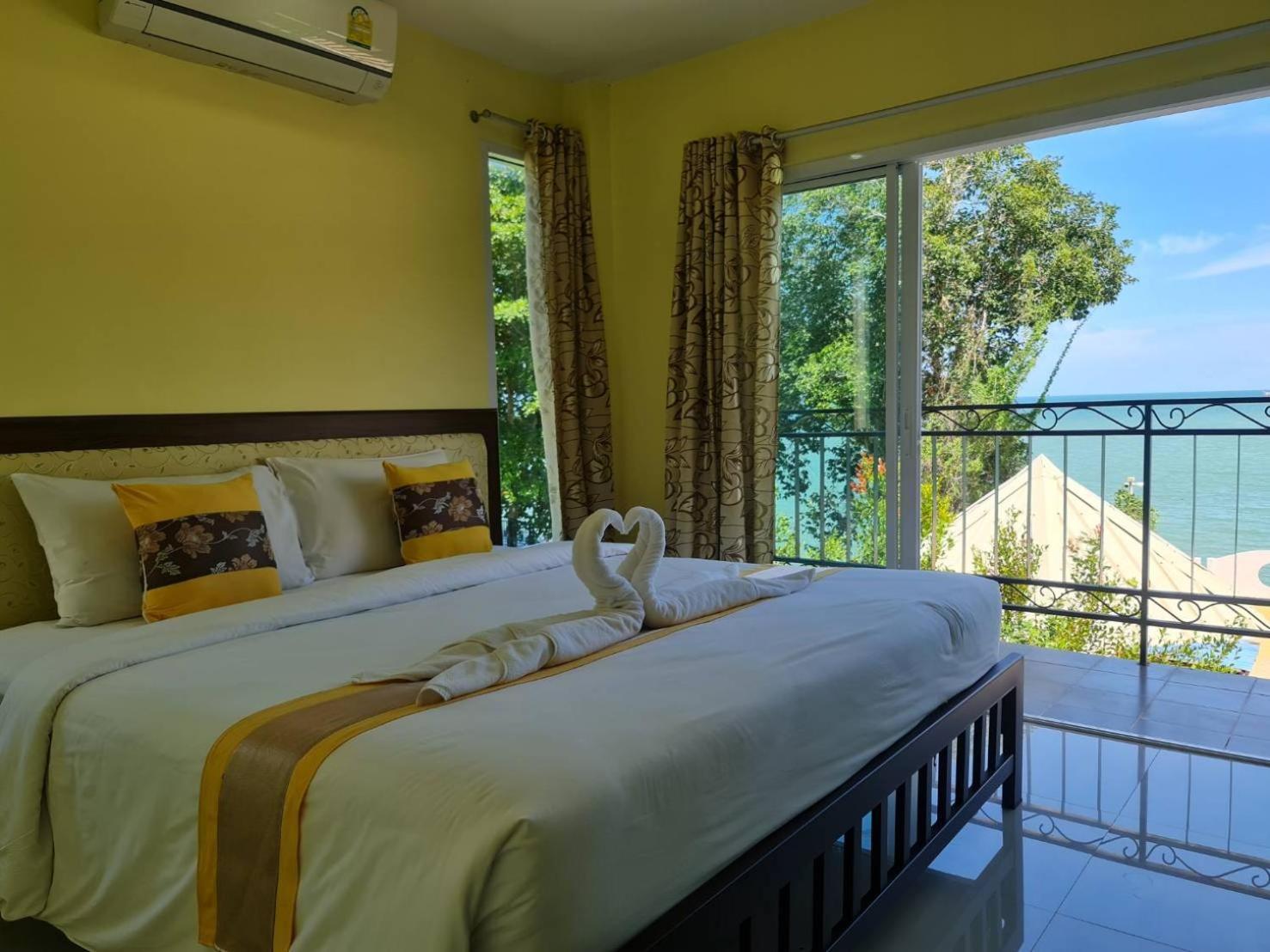 Hotel Chom By The Sea Ao Nam Mao Exteriér fotografie