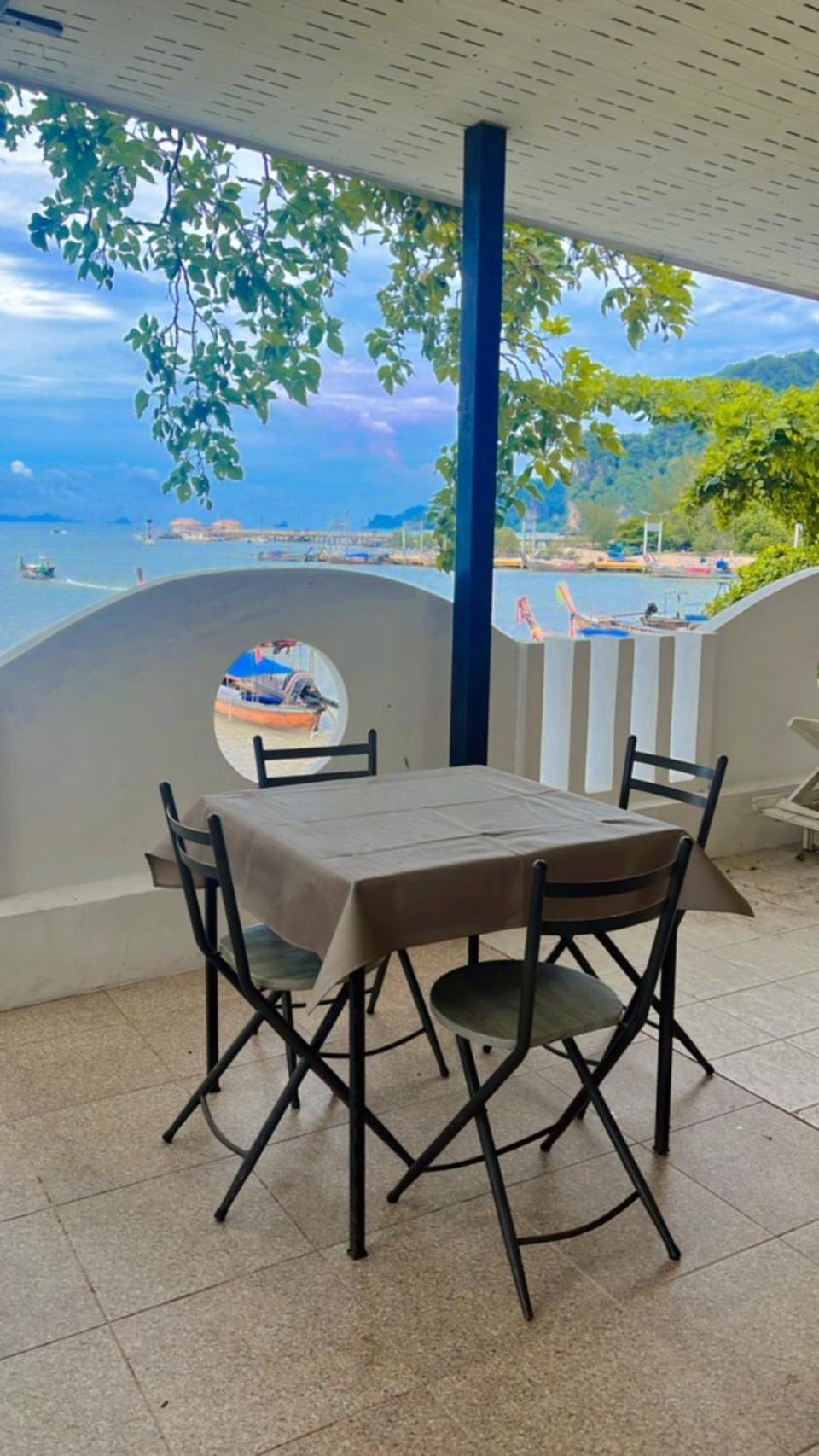 Hotel Chom By The Sea Ao Nam Mao Exteriér fotografie