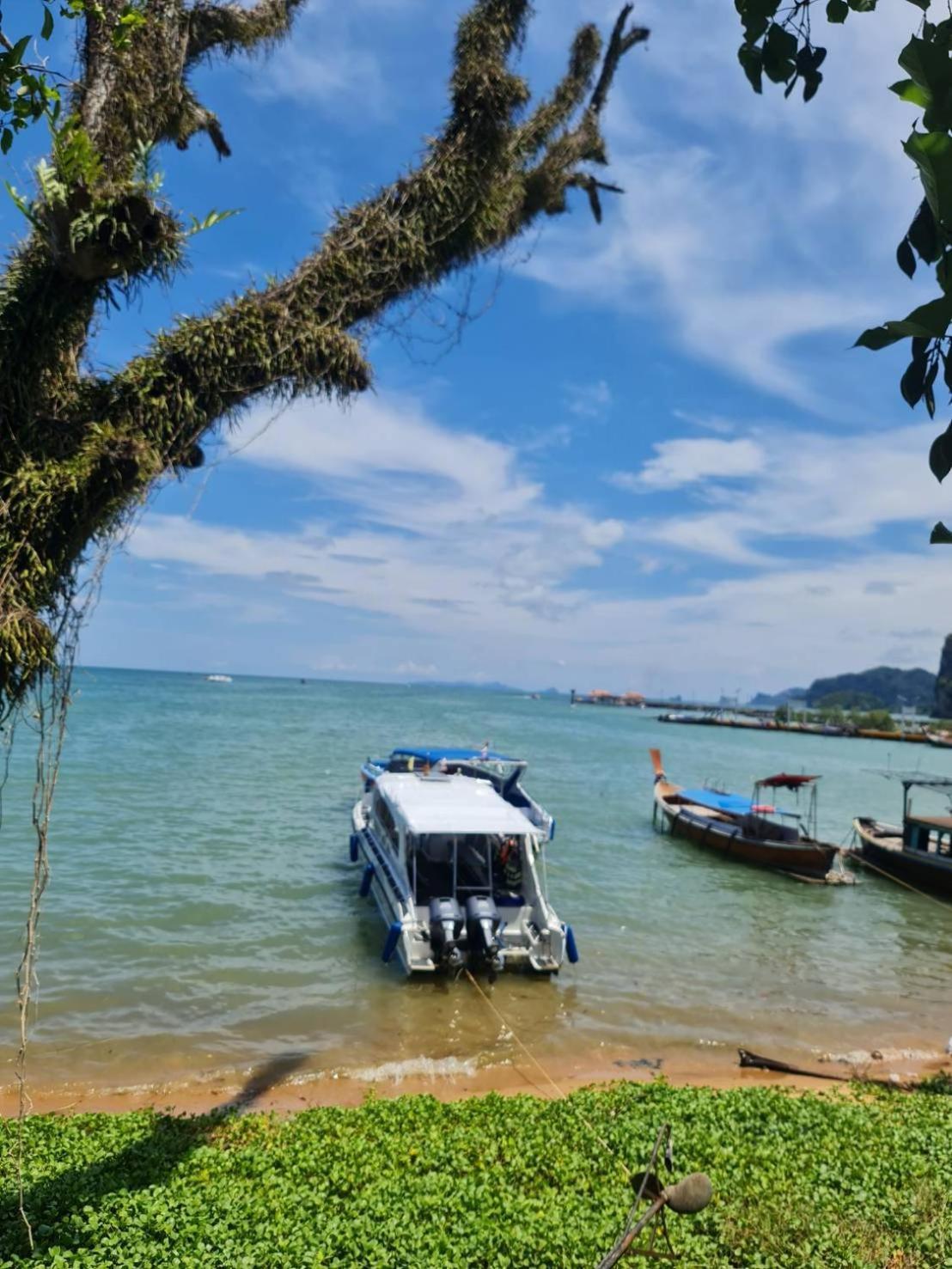 Hotel Chom By The Sea Ao Nam Mao Exteriér fotografie