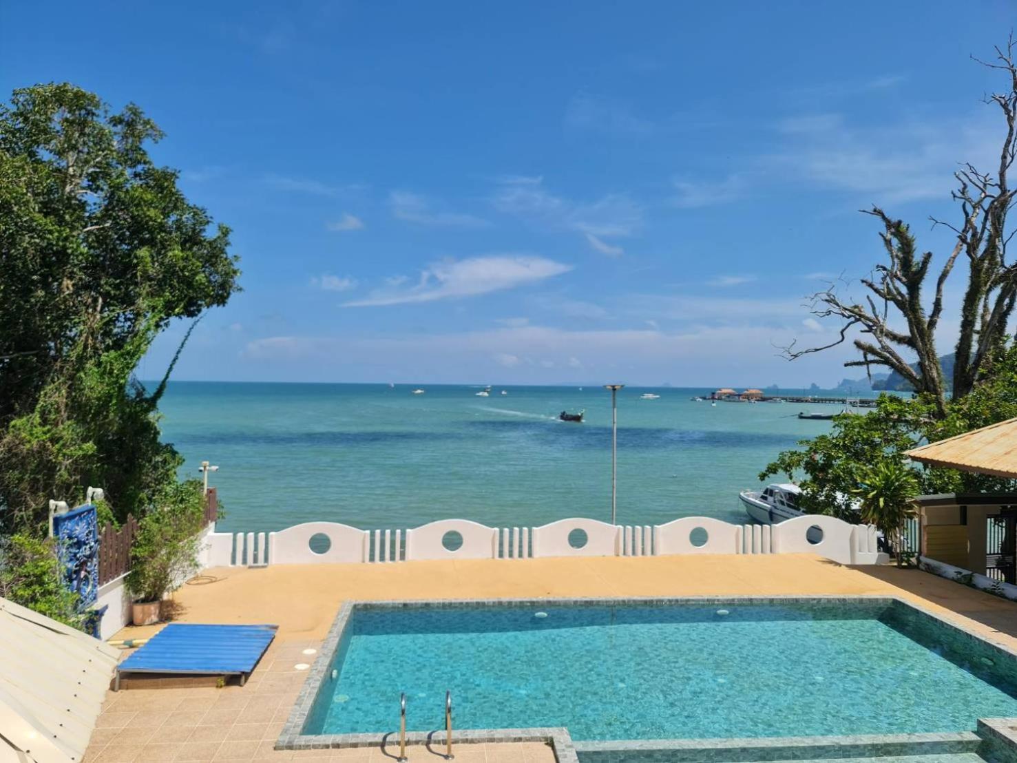 Hotel Chom By The Sea Ao Nam Mao Exteriér fotografie